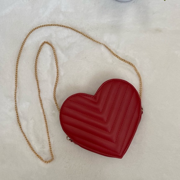 SHEIN Handbags - NWOT Shein heart purse
